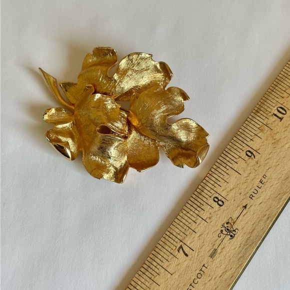 Vintage Signed Judy Lee Triple Oak Leaf Goldtone Brooch - Picture 5 of 7